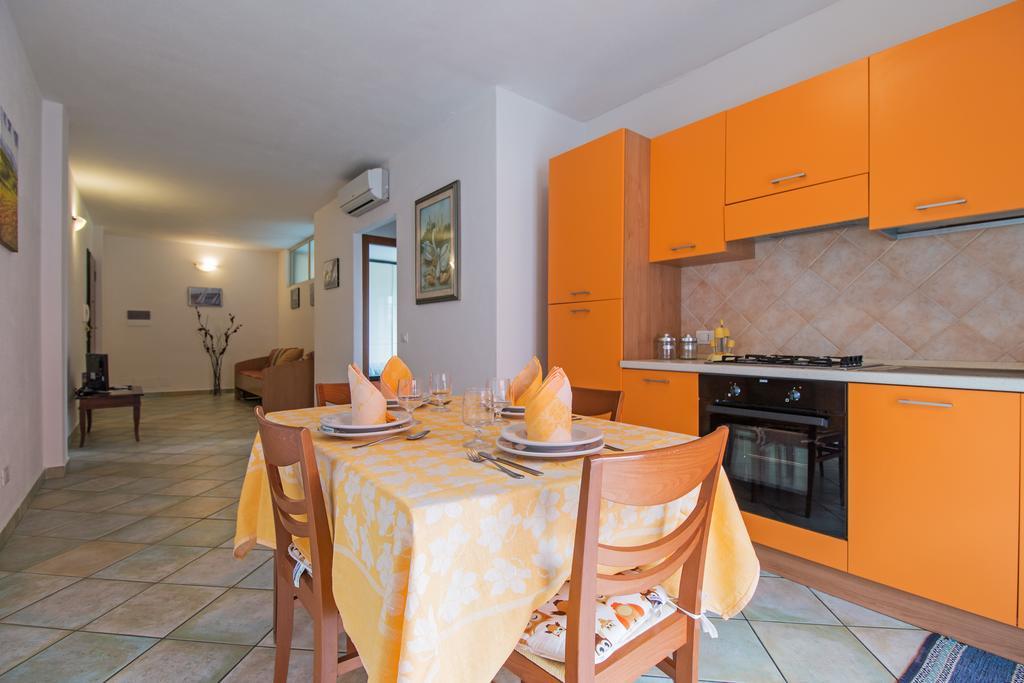 אורוסיי Residenza Maria Antonia - Private Apartment מראה חיצוני תמונה