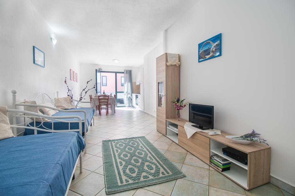 אורוסיי Residenza Maria Antonia - Private Apartment מראה חיצוני תמונה